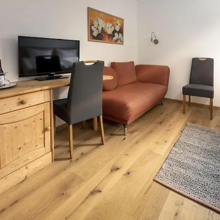 Bernhardhof - Pension, Guest-house & Affittacamere Otterfing