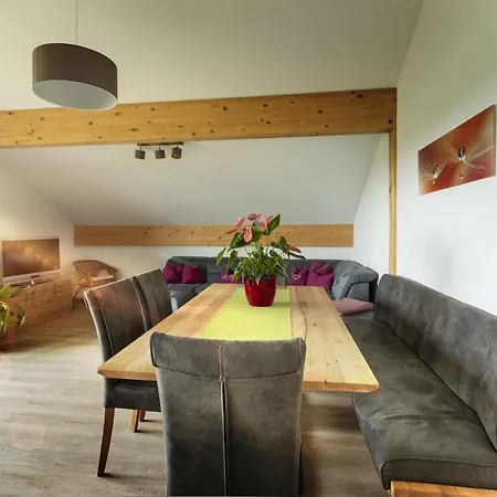 Bernhardhof - Pension, Guest-house & 3* Otterfing
