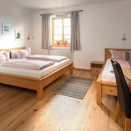 Bernhardhof - Pension, Guest-house & Affittacamere