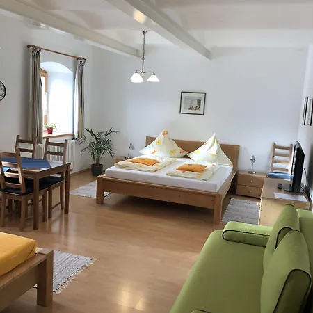 Bernhardhof - Pension, Guest-house & Otterfing