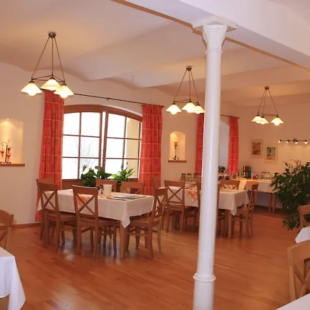 Bernhardhof - Pension, Guest-house & Affittacamere Otterfing