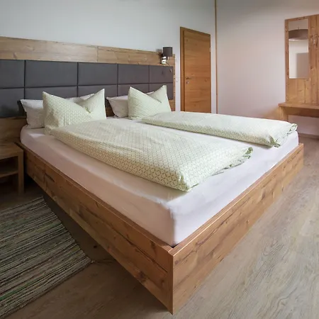 Bernhardhof - Pension, Guest-house & 3* Otterfing