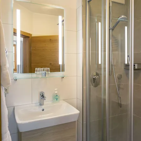 Bernhardhof - Pension, Guest-house & 3* Otterfing