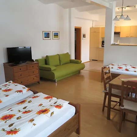 Bernhardhof - Pension, Guest-house & Affittacamere Otterfing