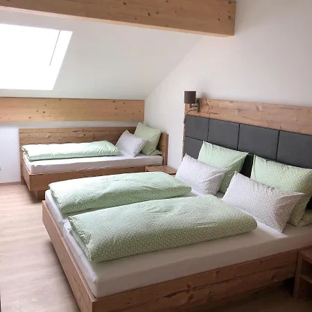 Bernhardhof - Pension, Guest-house & 3* Otterfing