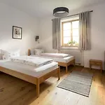 Bernhardhof - Pension, Guest-house &