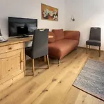 Bernhardhof - Pension, Guest-house & Affittacamere Otterfing