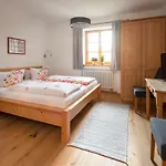 Bernhardhof - Pension, Guest-house & Affittacamere