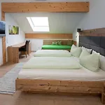 Bernhardhof - Pension, Guest-house &