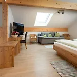 Bernhardhof - Pension, Guest-house &