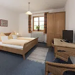 Guest house Bernhardhof - Pension, Guest-house & 3*