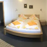 Guest house Bernhardhof - Pension, Guest-house & 3*