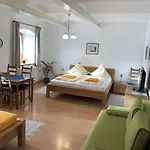 Bernhardhof - Pension, Guest-house & Otterfing
