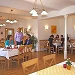 Guest house Bernhardhof - Pension, Guest-house &