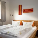 Bernhardhof - Pension, Guest-house & 3* Otterfing