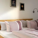 Bernhardhof - Pension, Guest-house & Otterfing