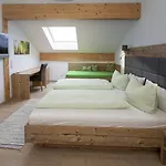 Bernhardhof - Pension, Guest-house & Affittacamere 3*