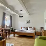Bernhardhof - Pension, Guest-house & Guest house Otterfing
