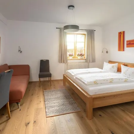 Bernhardhof - Pension, Guest-house & 3* Otterfing