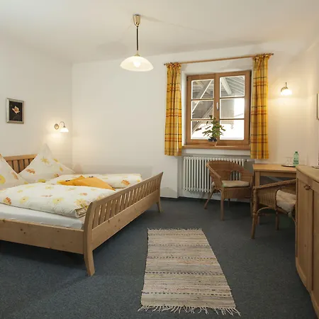 Bernhardhof - Pension, Guest-house & Otterfing