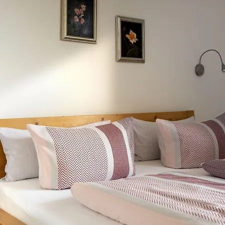 Bernhardhof - Pension, Guest-house & Otterfing