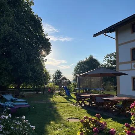 Bernhardhof - Pension, Guest-house & Maison d'hôtes