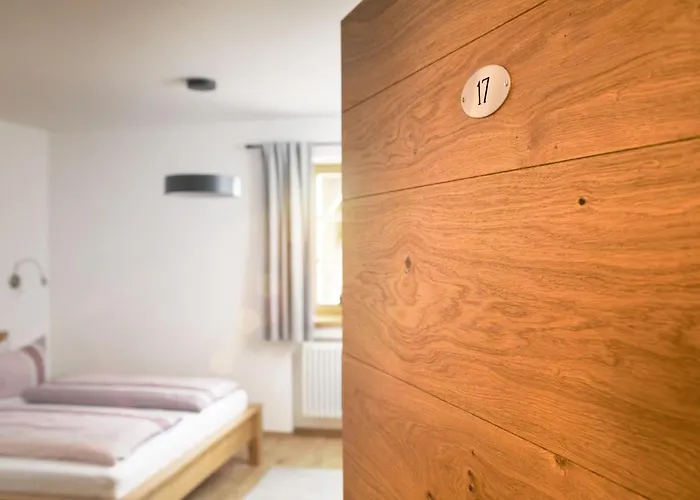 Konukevi Bernhardhof 3*