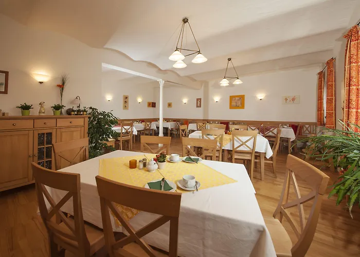 Konukevi Bernhardhof 3*
